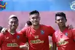 trio-lokal-arema-fc-kushedya-hari-yudo-kiri-m-rafli-tengah-dan-dedik-setiawan-kanan.jpg