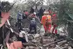 longsor-yang-menimbun-sejumlah-rumah-wargadi-Kampung-Sirna-Sari-1.jpg