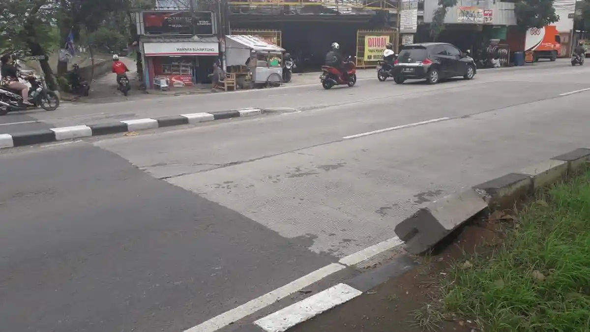 Warga Mendengar Suara Motor Jatuh dan Menggelongsor di Aspal di Lokasi Kecelakaan AKP Bambang