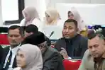 Anggota-DPRA-Fraksi-PKB-Iskandar-saat-menyampaikan-pendapat-terkait-kondisi-honorer-paruh-waktu.jpg
