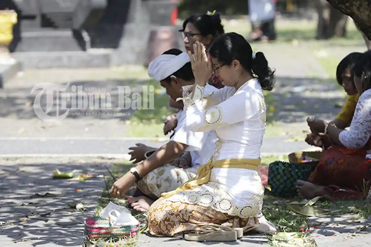 Sabuh Mas Hingga Pagerwesi, Berikut Ini Piodalan Pada Wuku Sinta