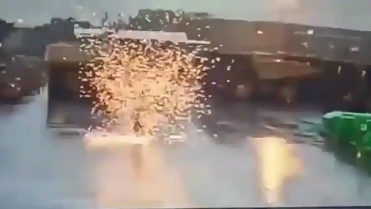 Viral Satpam di Cilincing Tersambar Petir hingga Muncul Percikan Api, Ajaib Korban Selamat