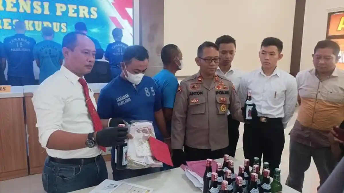 Polisi Temukan Pemandu Karaoke di Bawah Umur, Pemilik Kafe Happy Kudus Kena Ciduk