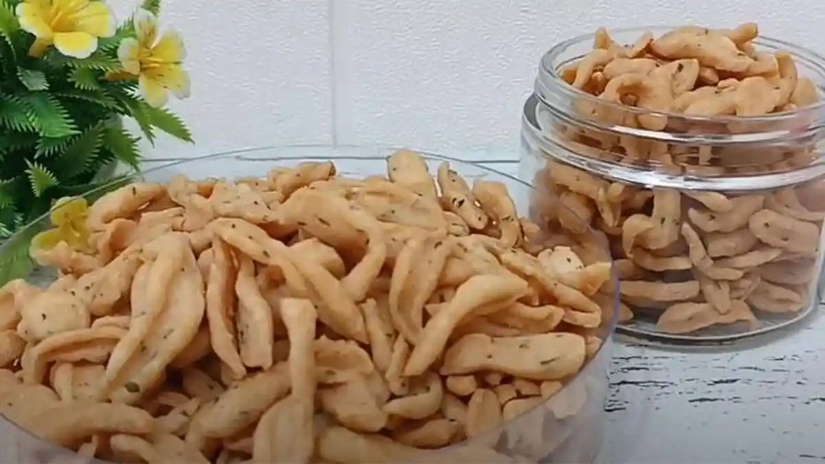 Resep Kue Bawang Gunting, Tambahkan Keju dan Cabai Bubuk