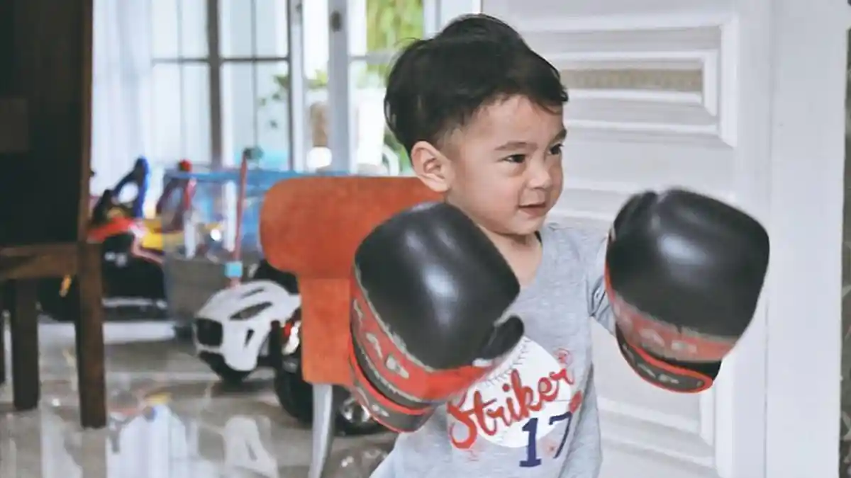 Kecil-kecil Cabe Rawit! Gara-gara Gaya Busana Rafathar yang Cool, Pandangan Netter Tertuju Padanya