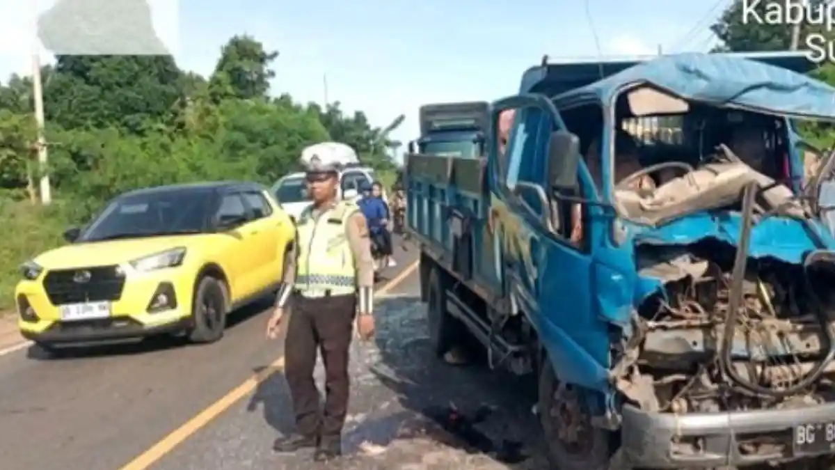 Kecelakaan di Betung Banyuasin, Truk Ringsek Tabrak Kendaraan di Depannya, Jalintim Macet