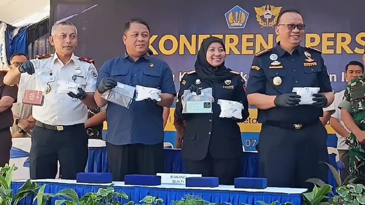 Sembunyikan Sabu 1 Kg di Paha, Penumpang dari Malaysia Ditangkap di Bandara Sultan Hasanuddin - Tribun-timur.com