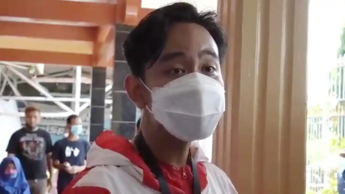 Suara Gibran Putra Jokowi Bergetar dan Meninggi, saat Bantah Isu Tas Bansos yang Menyasar Dirinya