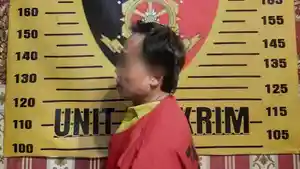 Pelaku-HZ-48-saat-berada-di-Mapolres-Sampang.jpg