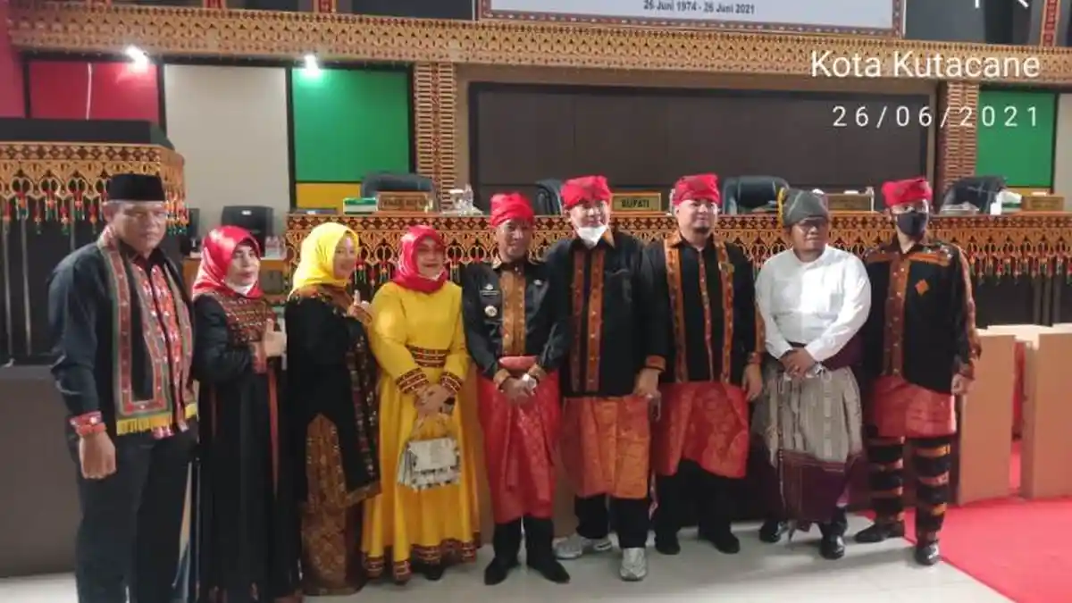 HUT Ke-47 Aceh Tenggara Diperingati di Gedung DPRK, Semua Memakai Baju Adat Ragam Daerah