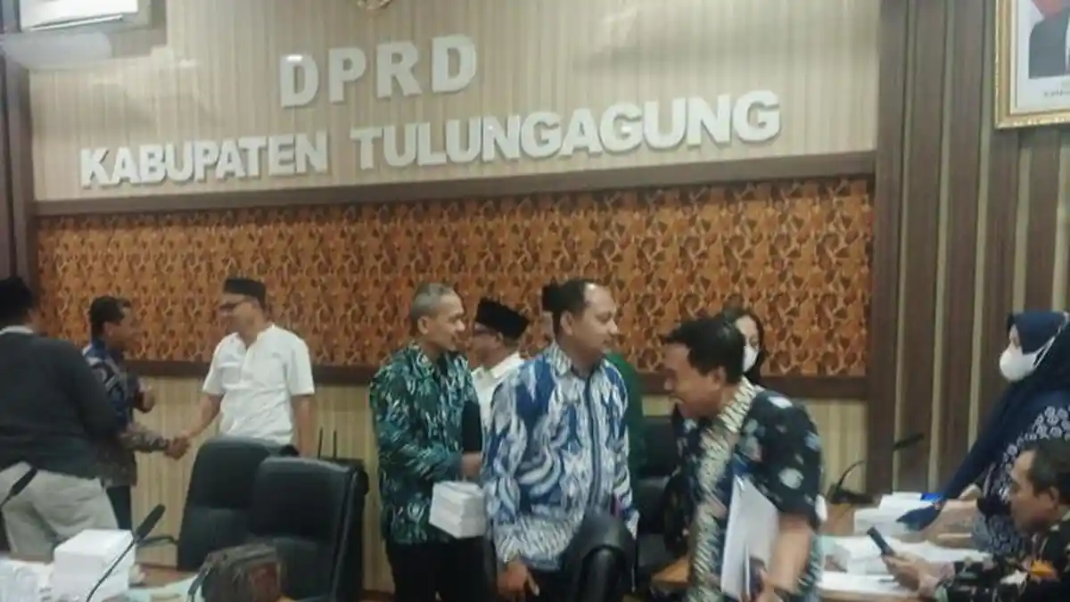Tak Kunjung Diangkat Jadi PPPK, Para Guru P1 di Tulungagung Mengadu ke DPRD