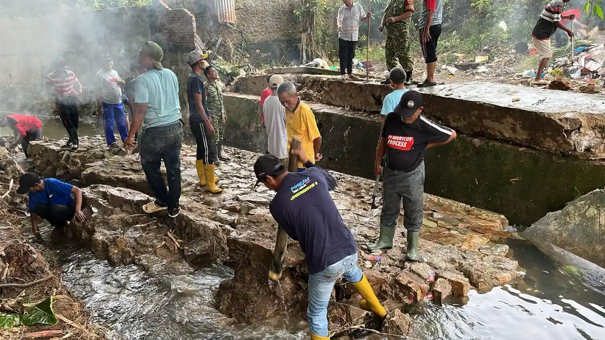 Antisipasi Cuaca Ekstrem, Pemkot Bandar Lampung Gelar Jumat Bersih Serentak