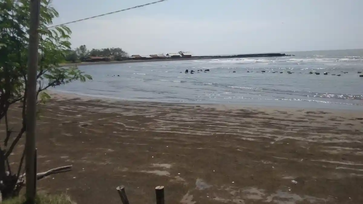 Tak Ada Nelayan di Perairan Sekitar Pantai Balongan Indah Indramayu, Ini Alasannya