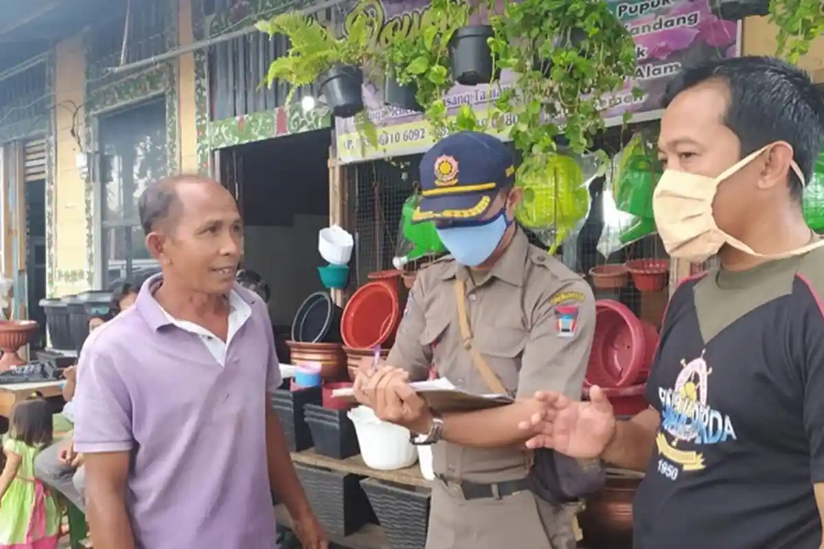 Satpol PP Padang Surati PKL yang Membandel, Kasat Pol PP: Jangan Ambil Hak Pejalan Kaki