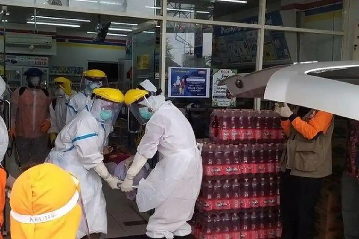 Pemudik Ini Pingsan di Toilet Minimarket Setelah Jalan Belasan Kilometer, Wajahnya Terlihat Pucat