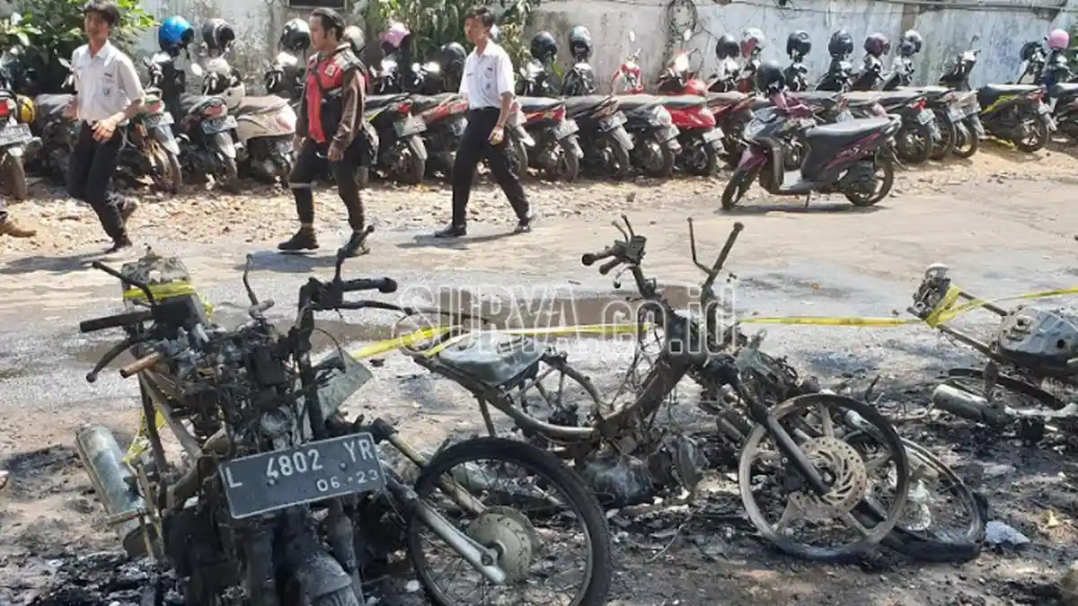 Terbakarnya 18 Motor Siswa SMKN 6 Surabaya Diduga Dipicu Hal Ini