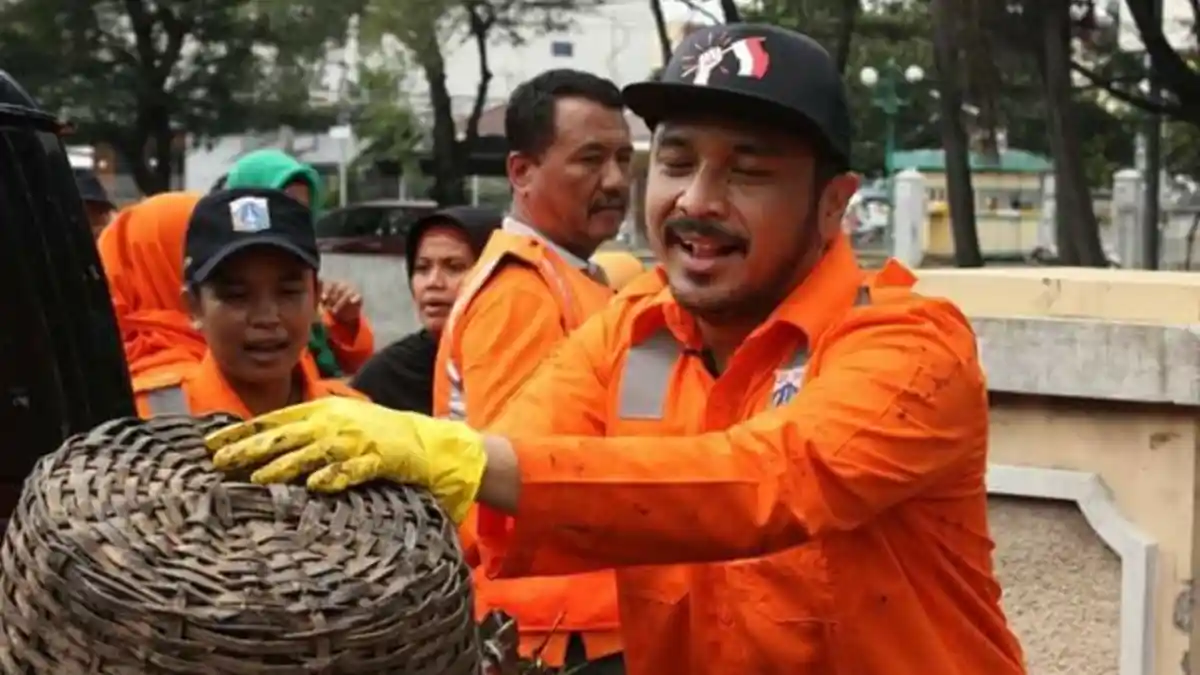 Bantu Warga Kampung Melayu, Giring Mengaku Bukan Datang Sebagai Pendukung Ahok