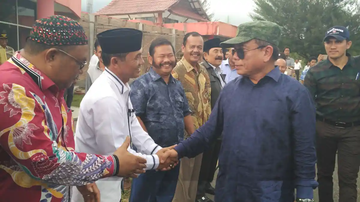 Tiba di Bandara Alas Leuser, Irwandi Tanya Kondisi Jantung Taqwallah