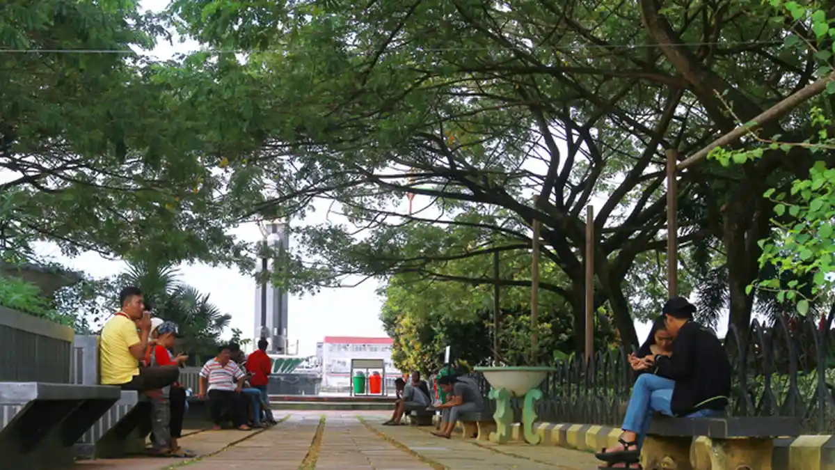 Menikmati Suasana Adem di Taman Alun-Alun Kapuas saat Libur Lebaran - libur-lebaran-2_20160708_101303.jpg