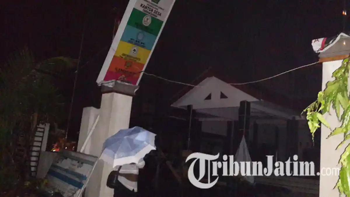 Kawasan Industri di Sidoarjo Diterjang Angin Puting Beliung