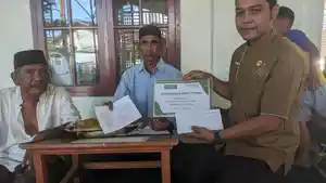 Manajemen-Parkside-Meuligoe-Hotel-bersama-Portola-Tiara-Hotel-menyalurkan-zakat-fitrah.jpg