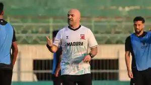 Gelora-Bangkalan-Persiapan-menghadapi-PSM-Makassar.jpg