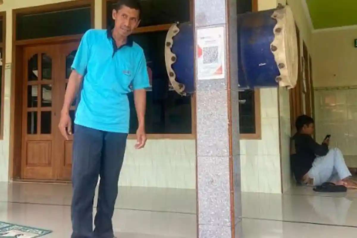 Aksi Takmir Masjid di Ponorogo Gagalkan Pencurian Kotak Amal, Pukulkan Kursi Sampai Jatuh Bangun