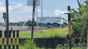 Perlintasan-kereta-api-Stasiun-Kemiri-di-Karanganyar-Selasa-1732026.jpg