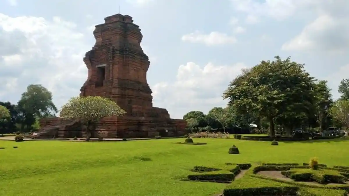 Ekskavasi Candi Brahu Dimulai: Tim Arkeolog Cari Jejak Pagar Keliling Lebih Tua dari Majapahit