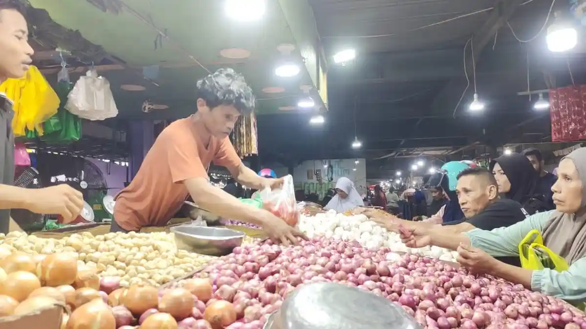 Harga Tomat di Pasar Bahari Berkesan Ternate Maluku Utara Turun Drastis, Rp8 Ribu per Kilogram