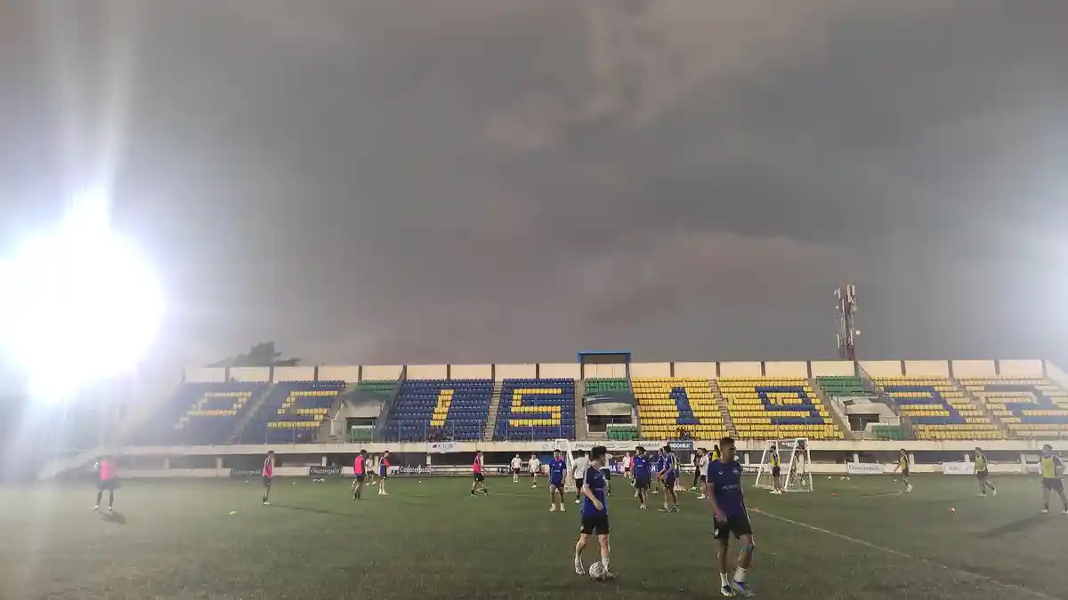 Belum Liburkan Tim, PSIS Semarang Masih Gelar Latihan Di Tengah Curah Hujan Tinggi