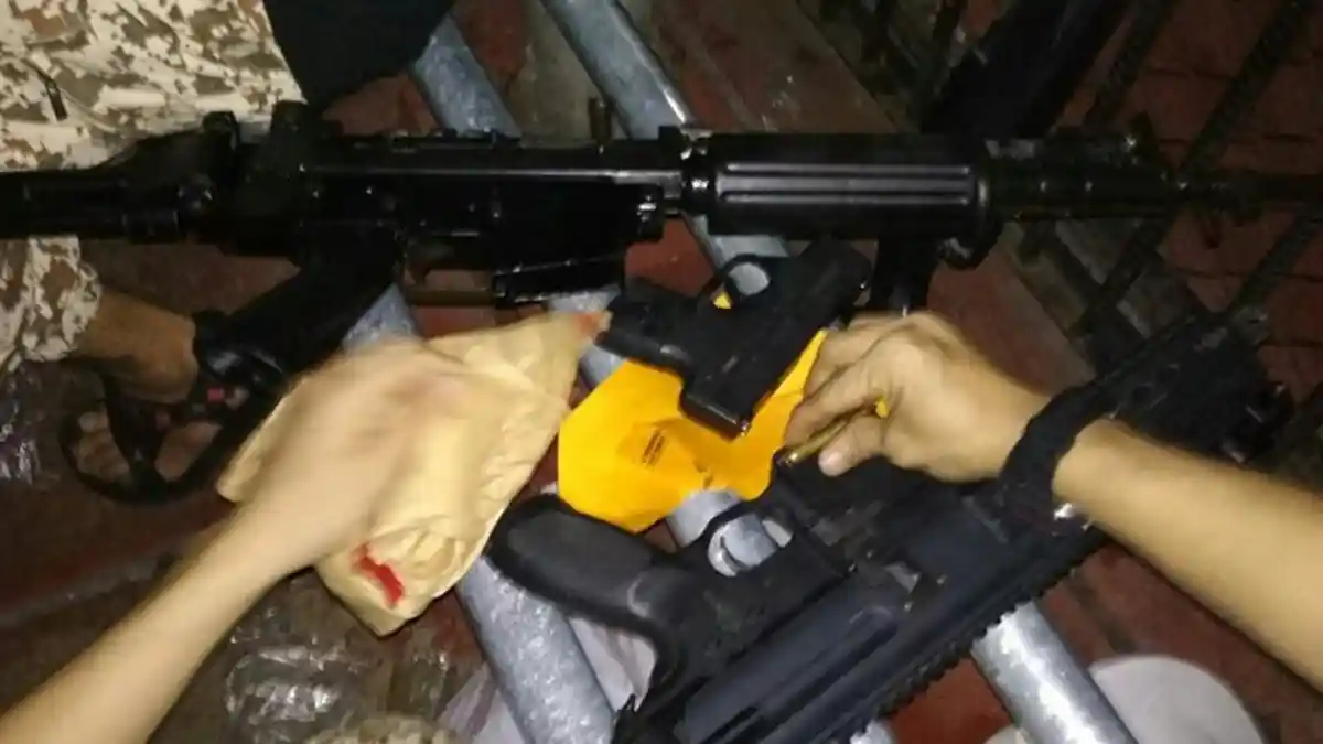 Polisi Mako Brimob Berhamburan, Lampu Penerangan Padam Saat Bentrok Terjadi