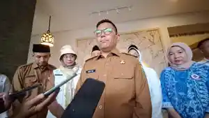 Gubernur-Banten-Andra-Soni-saat.jpg
