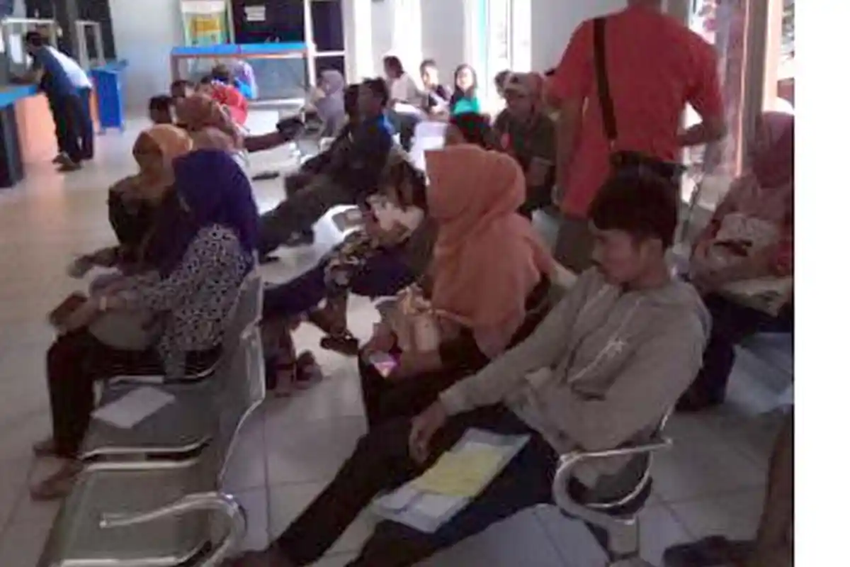 WP Keluhkan Layanan Terhenti di Samsat Rajabasa