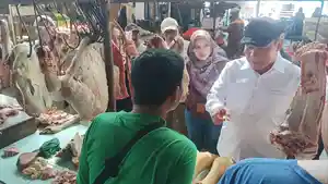 HARGA-STABIL-Anggota-DPR-RI-Bambang-Haryo-Soekartono-meninjau.jpg