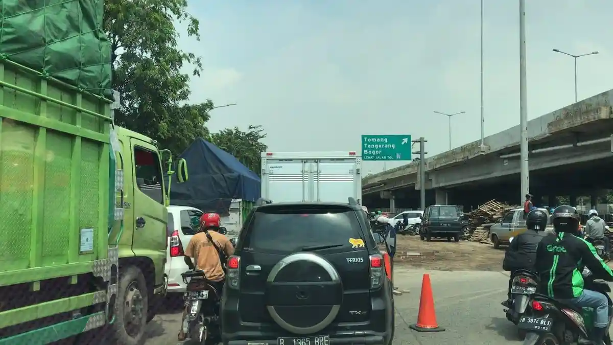 Macet Parah Setiap Hari Gara-gara Truk Pasir, Warga Sekitar Bandara Soekarno-Hatta Stres Berat