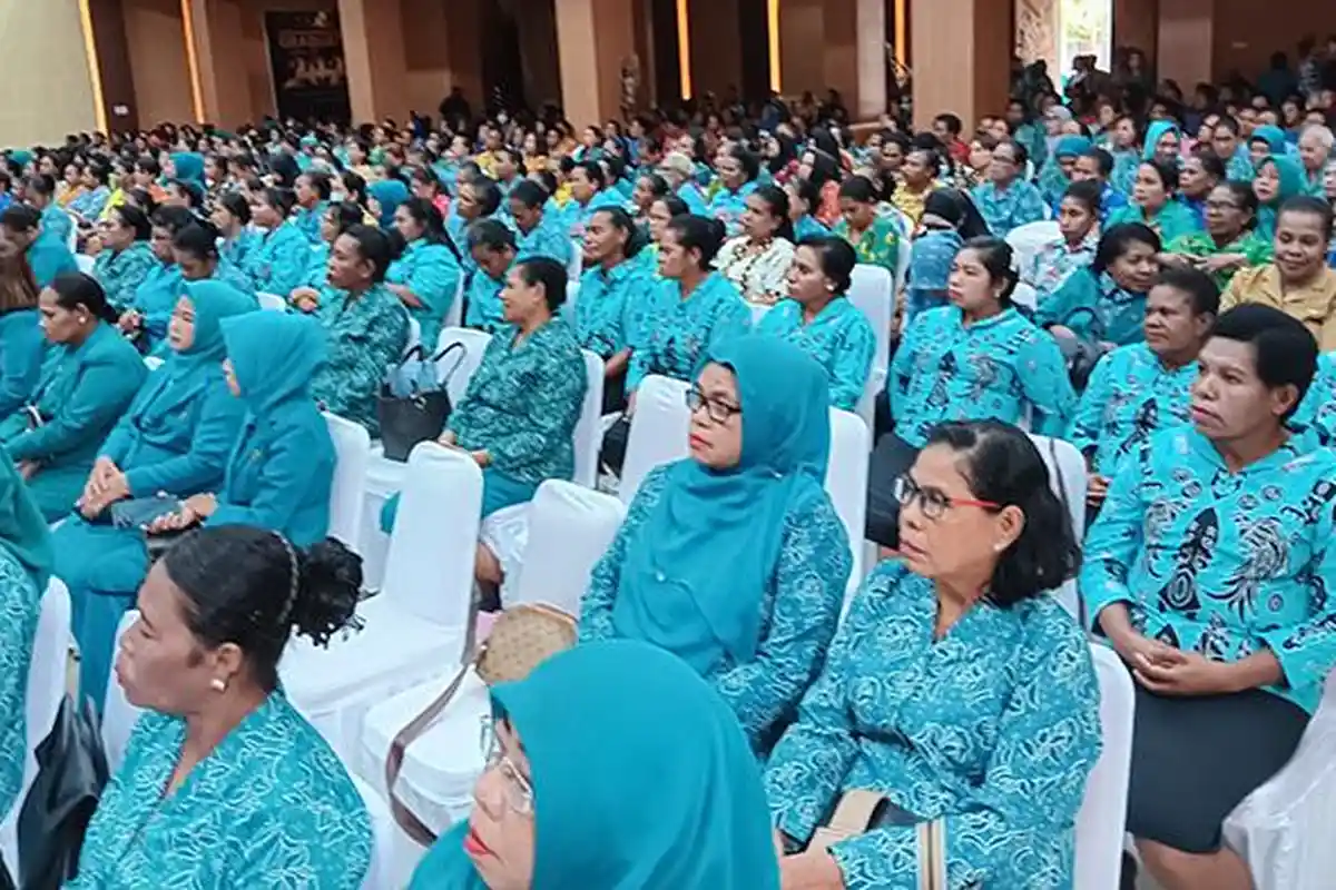 Pj Wali Kota Sorong Lantik Pengurus TP PKK Distrik dan Kelurahan