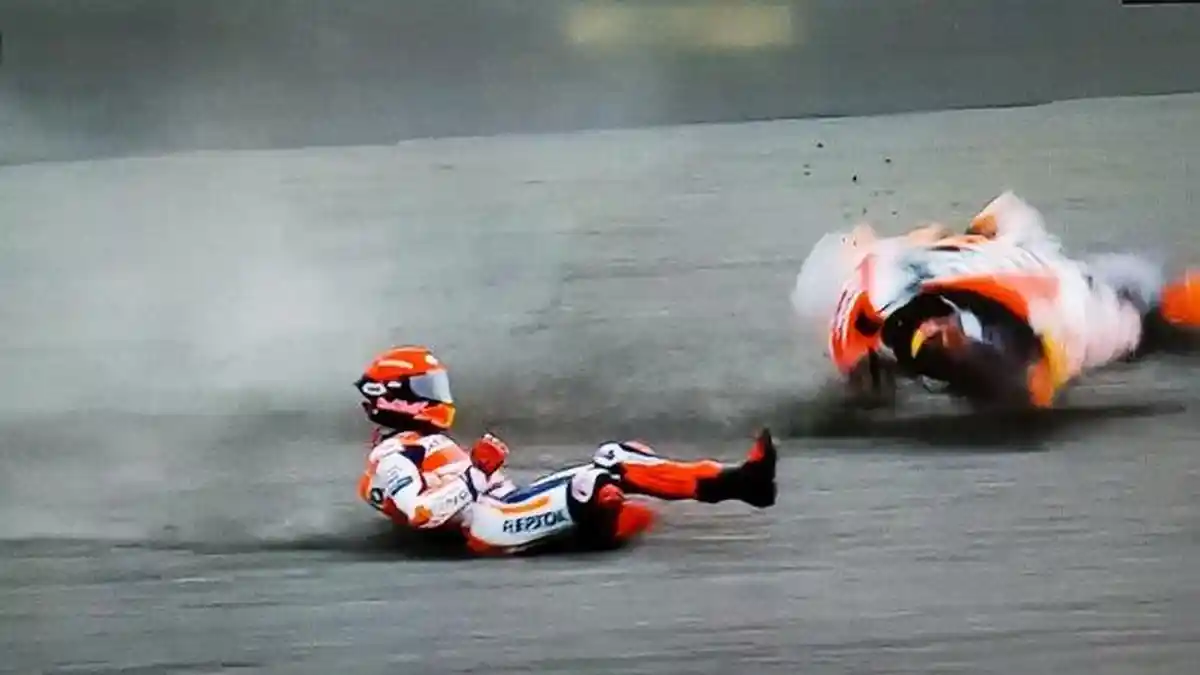 Ganasnya Sirkuit Mandalika, Marc Marquez 2 Kali Jatuh Terpelanting di ...