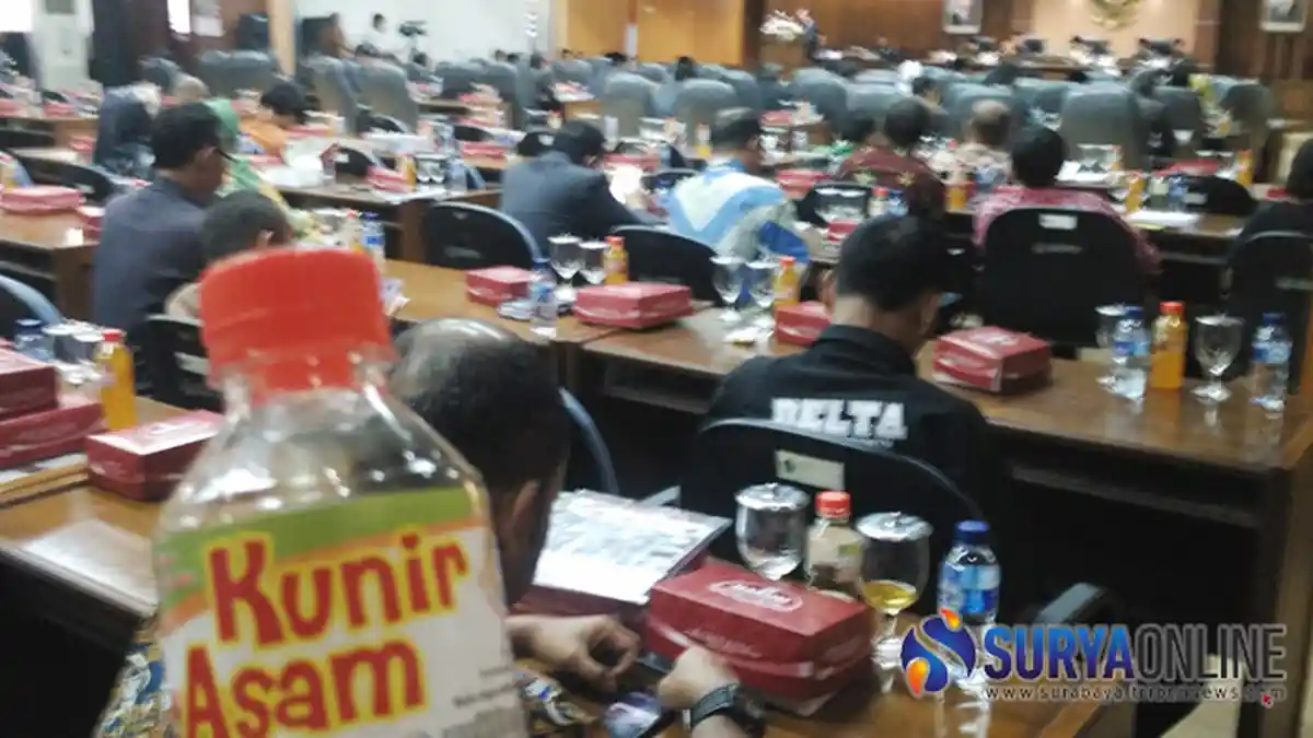 Produk UKM Lokal Jadi Suguhan Utama Rapat di DPRD Sidoarjo
