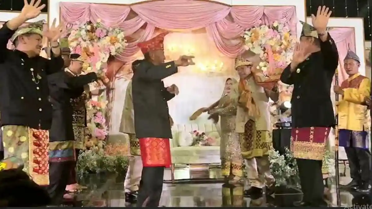 Mengenal Tari Sada Sabay dalam Pernikahan Adat Komering Sumsel, Simbolik Cinta, Kesatuan 2 Keluarga
