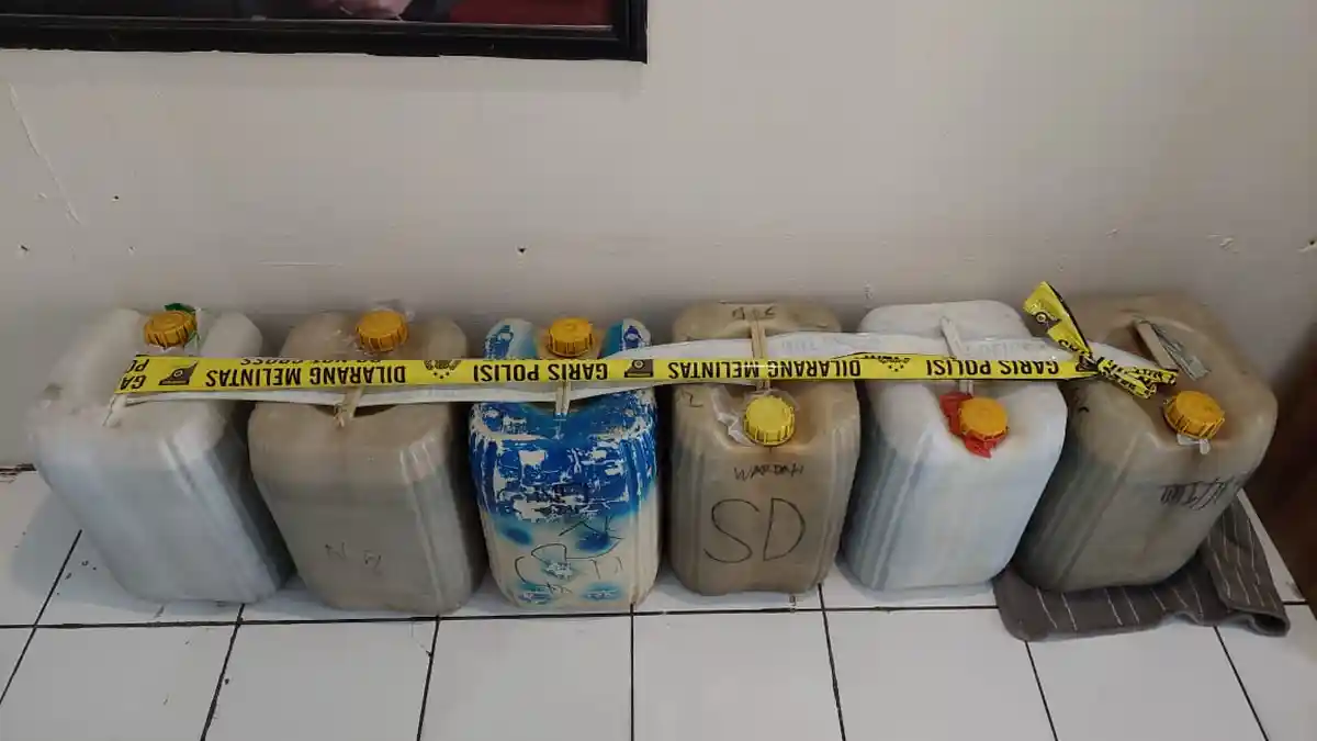Polres Ternate Sita Ratusan Liter Pertalite Diduga Dijual Secara Ilegal