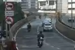 Pengendara Motor Nekat Terobos Jalan Larangan Untuk Motor