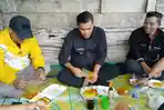 PJs-Bupati-Naslindo-Disuguhi-Pelleng-di-Desa-Silimakuta.jpg