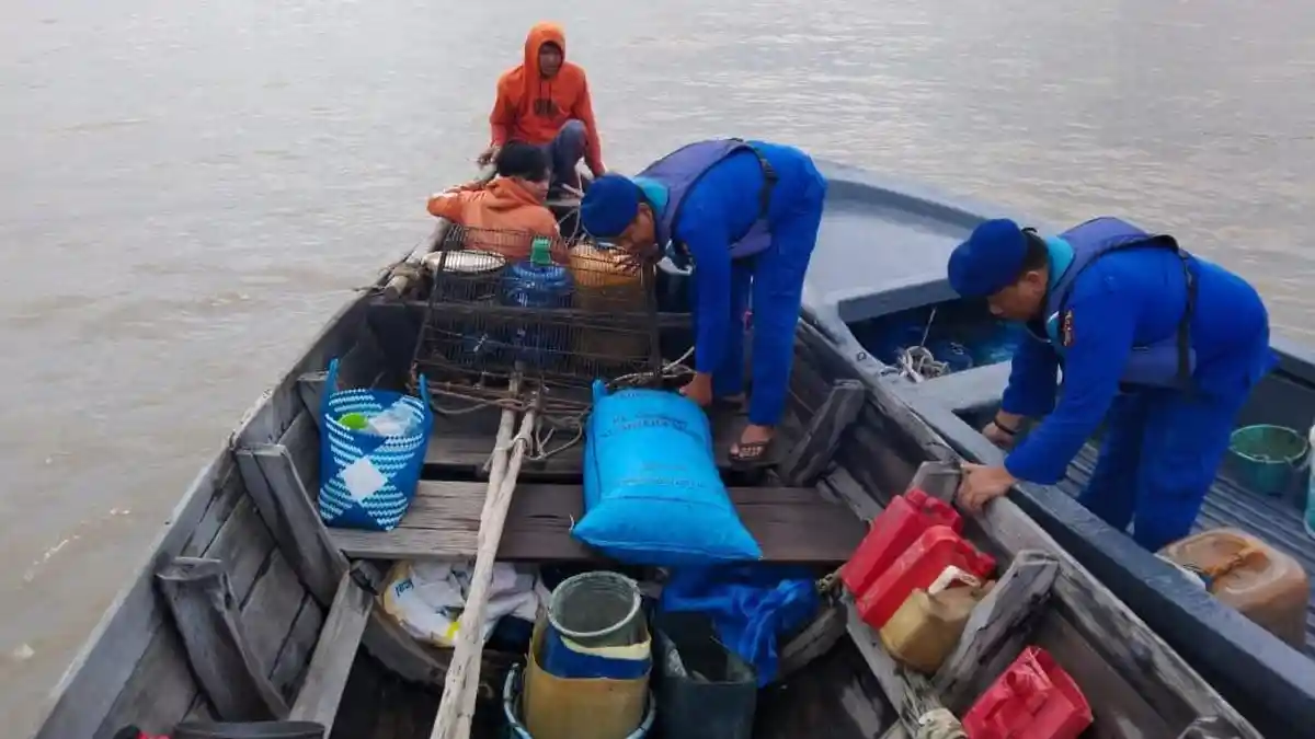 Cegah Narkoba, Sat Pol Airud Polres Tanjungbalai Periksa Kapal Tanpa Nama di Perairan Tanjungbalai
