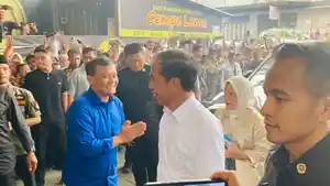 Jokowi-makan-sate-kambing-muda.jpg
