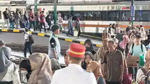 434-Ribu-Penumpang-Padati-Stasiun-Kediri-hing.jpg