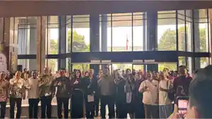 Menteri-Hukum-Supratman-Andi-Agtas-melakukan-diskusi-dengan-masyarakat.jpg