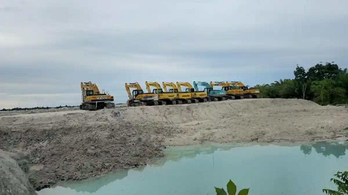 Satgas PKH Babel Bongkar Persembunyian 25 Ekskavator, Ada yang Dikubur Sedalam 6 Meter - 20251126-SATGAS-PKH-Alat-berat-jenis-ekskavator-saat-ditemukan-tim-Satgas-3.jpg