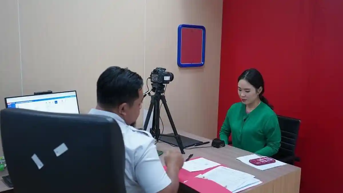 Kantor Imigrasi Palu Layani Permohonan Perpanjangan Izin Tinggal Terbatas WNA China