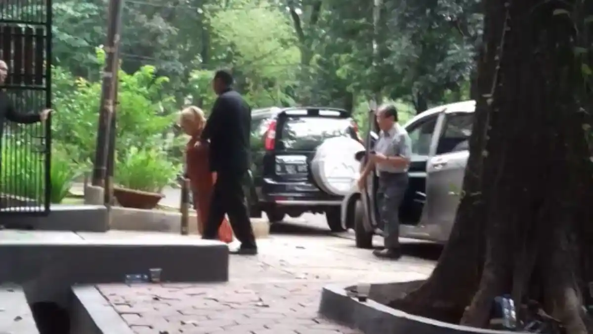 Ibunda dan Keluarga Besar Arcandra Kumpul Beri Dukungan Moril